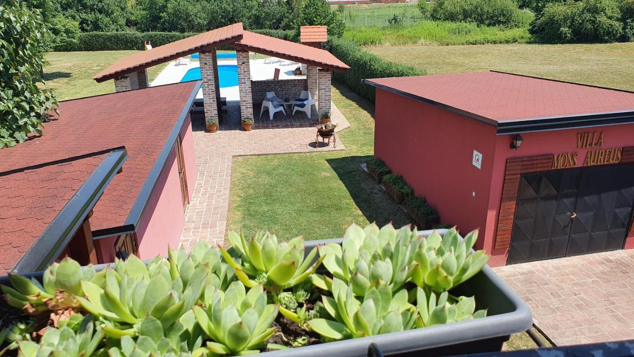 Villa Mons Aureus Popovac Exterior foto