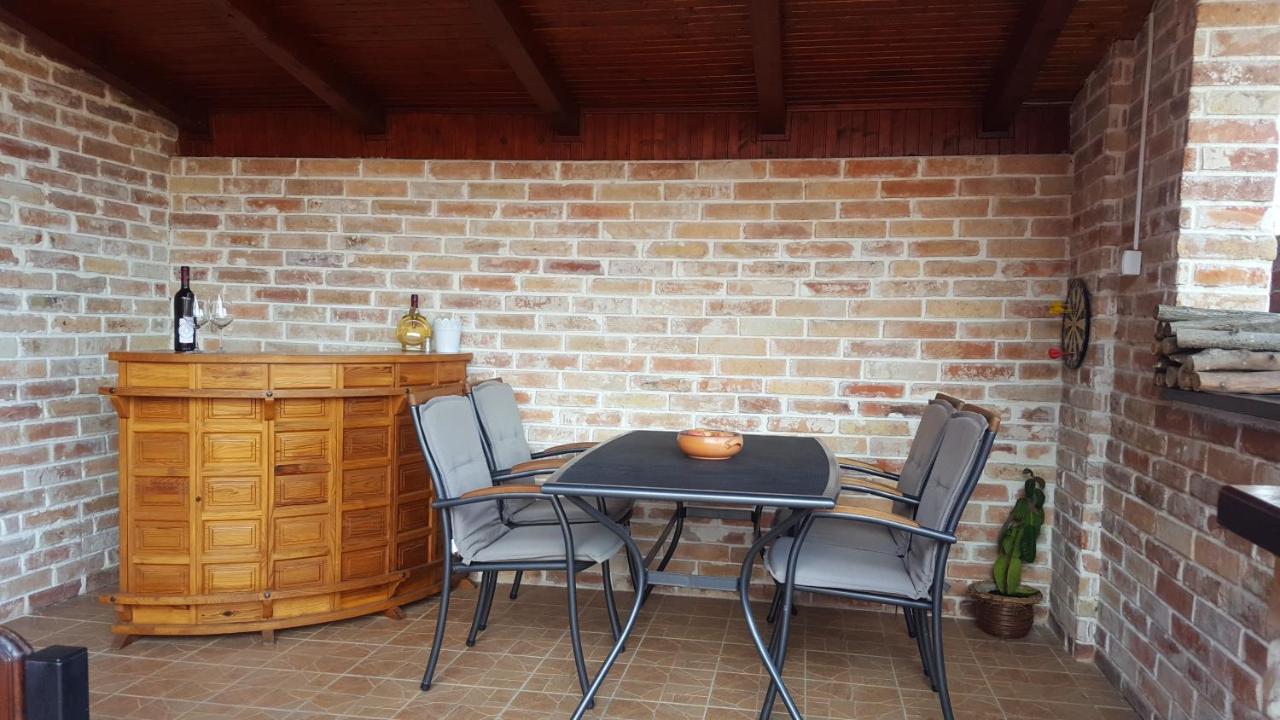 Villa Mons Aureus Popovac Exterior foto